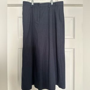 LL Bean 100 percent cotton fully lined skirt. Women’s Size 10 regular.